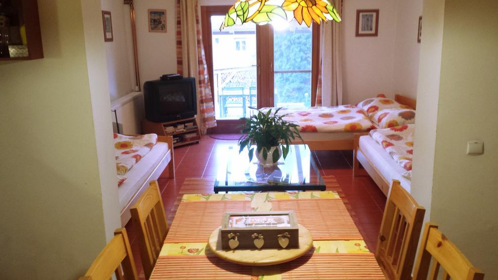 Virag Apartmanhaz ショプロン エクステリア 写真